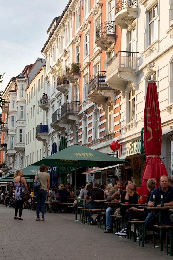 After-work meetups with colleagues and friends frequently happen on the bustling streets of the Schanzenviertel or Ottensen