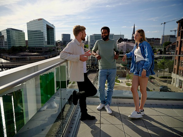 Catching a break on a sunny rooftop in Hammerbrook | Credit: Mediaserver Hamburg / Christian Brandes