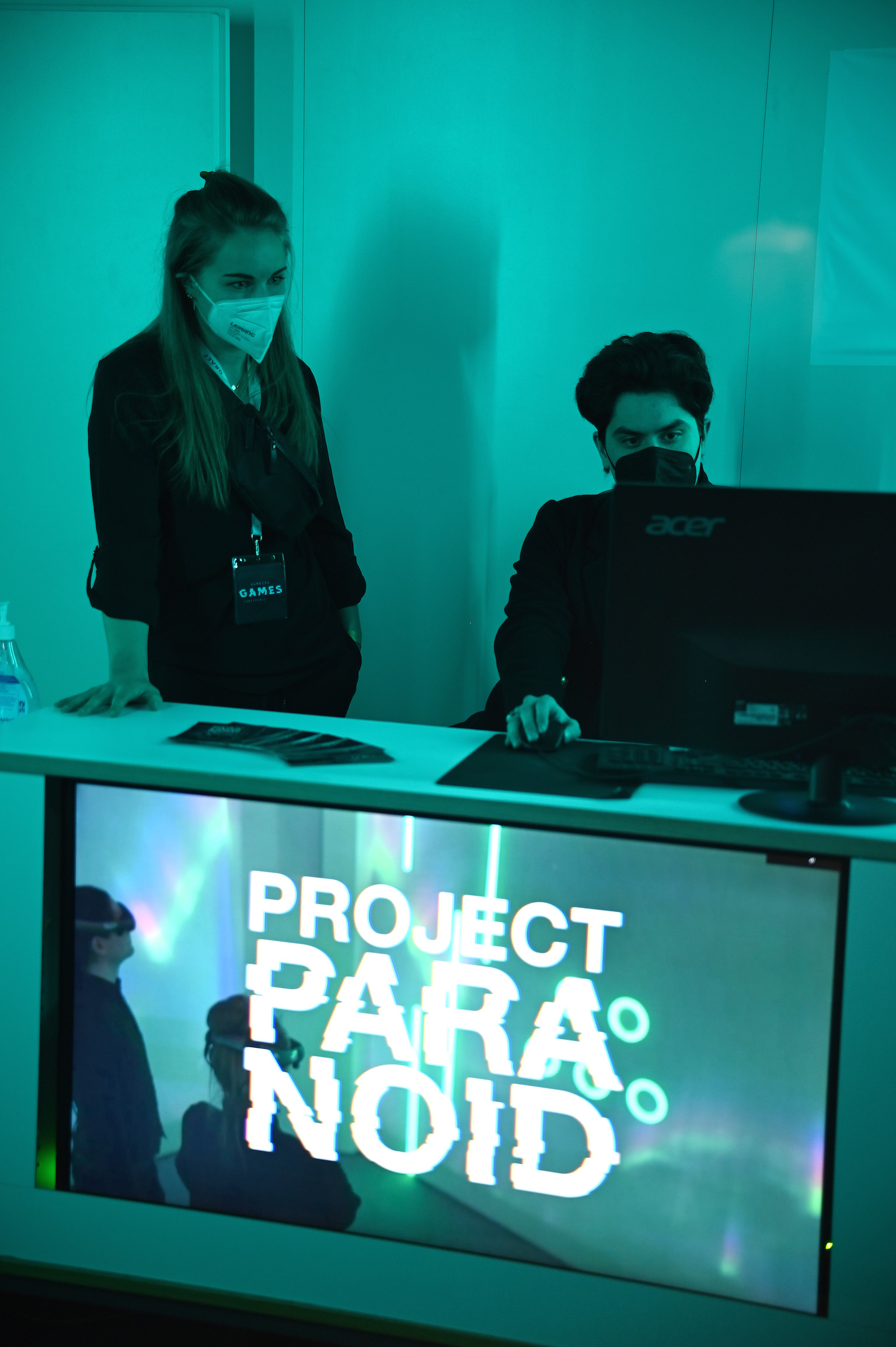 Davina und Jan von Phoenix Reality zeigten ihr Augmented-Reality-Spiel "Project Paranoid".